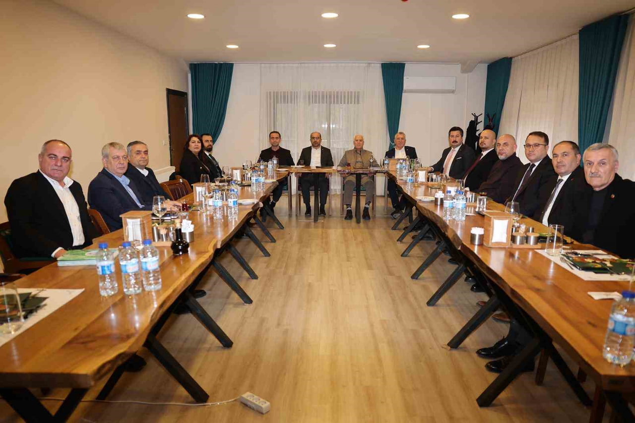 BURSA BÜYÜKŞEHİR BELEDİYE BAŞKANI MUSTAFA BOZBEY, KENTİ BÜTÜNCÜL BİR YAKLAŞIMLA ELE ALMAK AMACIYLA...