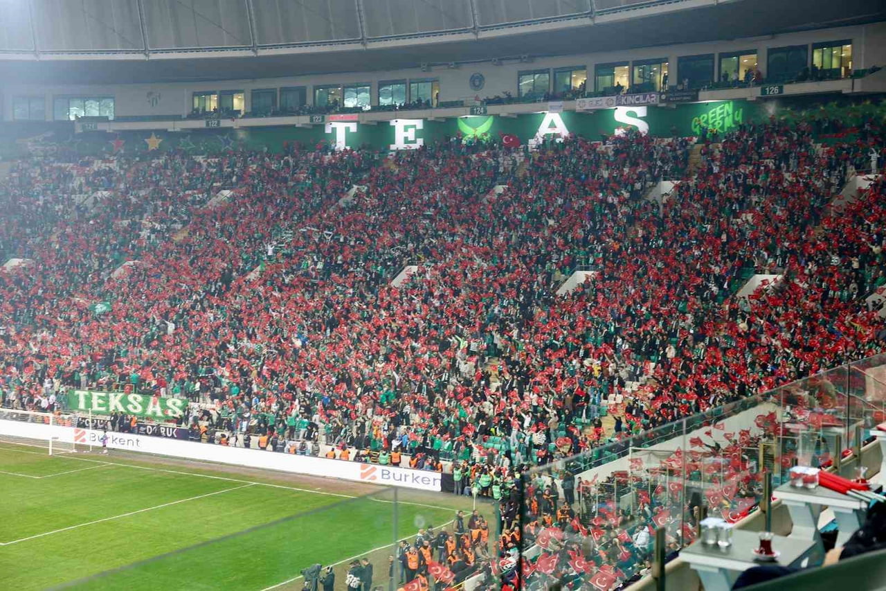 BURSA BÜYÜKŞEHİR BELEDİYESİ, MİLLİ BİRLİK VE BERABERLİK RUHUNU TRİBÜNLERE TAŞIDI.   GÖKÇİN...