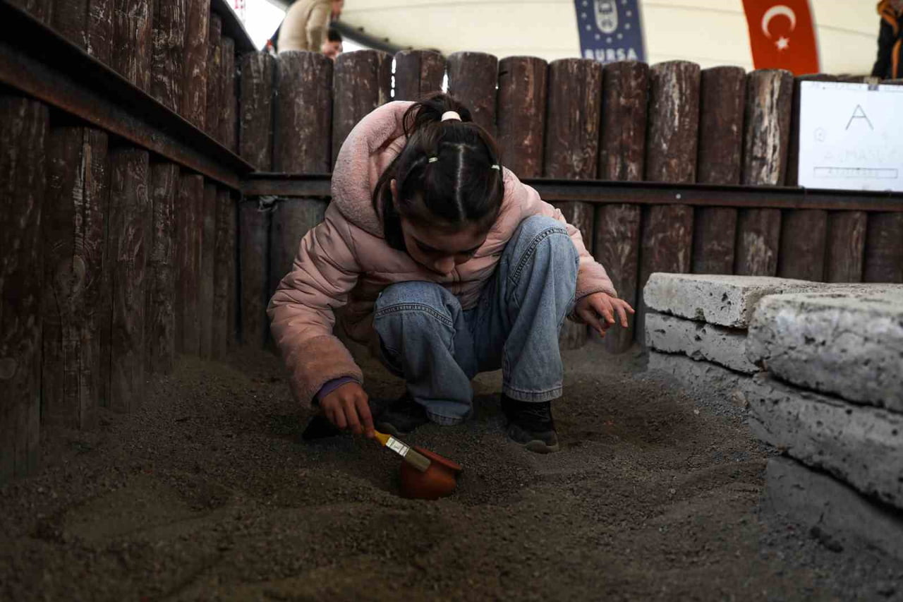 BURSA BÜYÜKŞEHİR BELEDİYESİ TARAFINDAN 8500 YILLIK ARKEOPARK’TA DÜZENLENEN ATÖLYE ETKİNLİKLERİNE...