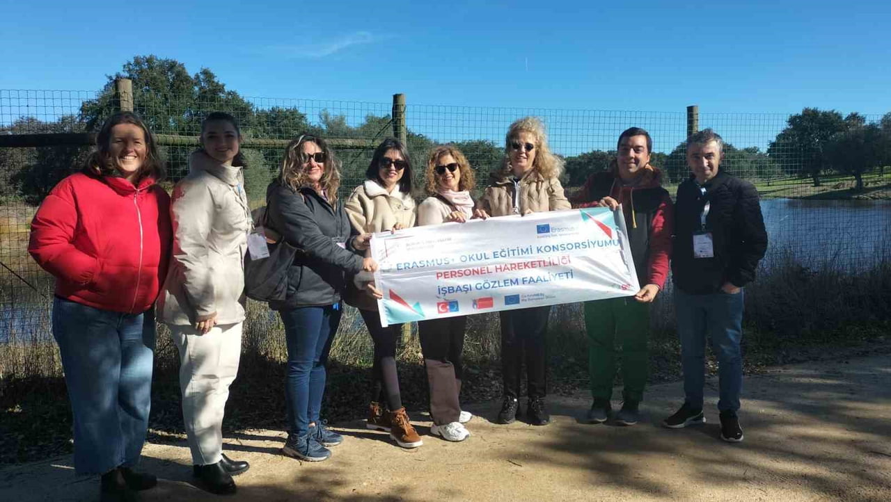 BURSA’DA EĞİTİM ALANINDA YÜRÜTTÜĞÜ NİTELİKLİ PROJELERLE DİKKAT ÇEKEN GAZİ İLKOKULU, BURSA İL MİLLİ...