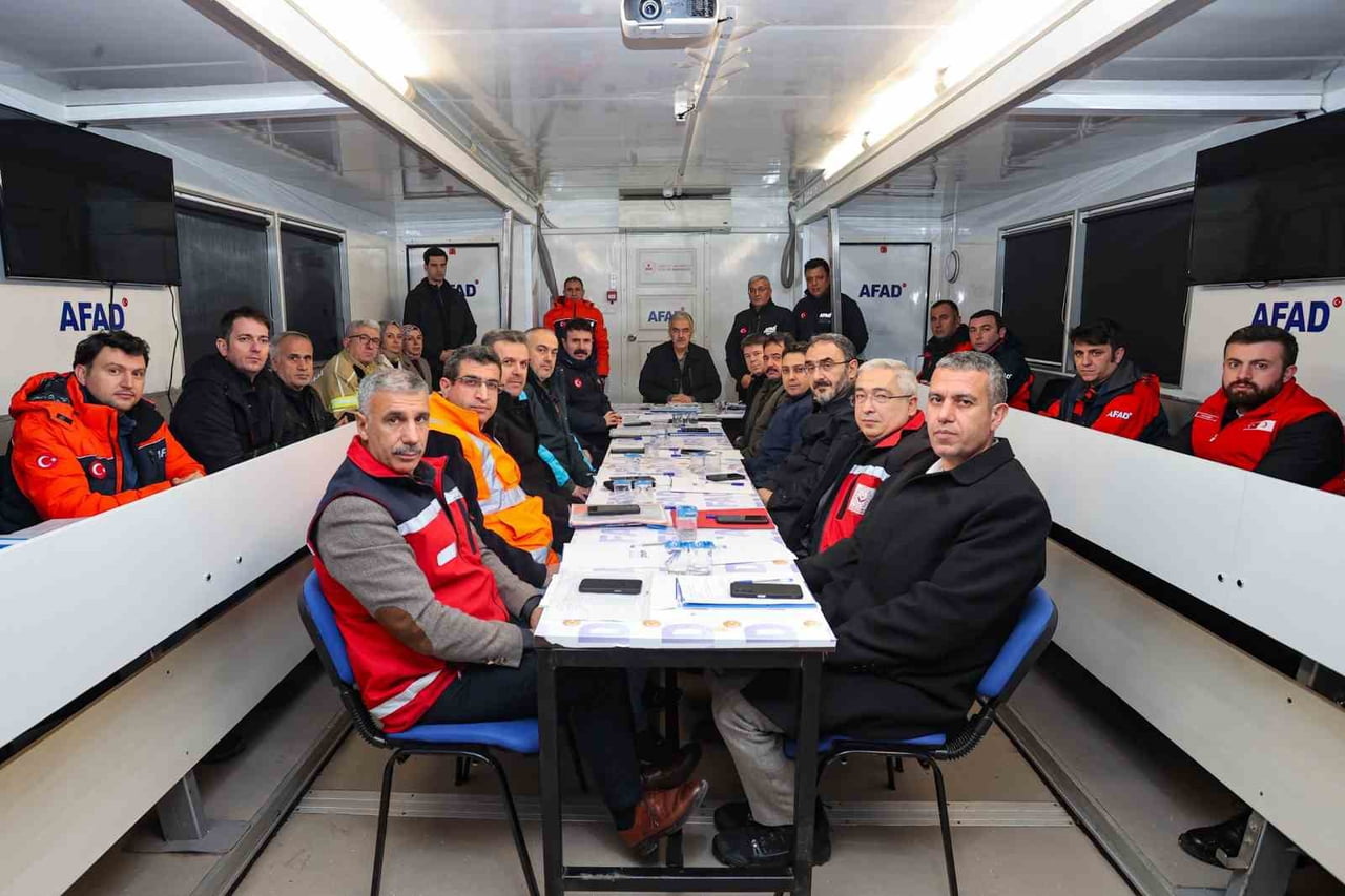 BURSA’DA, MUHTEMEL BİR BÜYÜK DEPREME KARŞI HAZIRLIK SEVİYESİNİ ARTIRMAK AMACIYLA TÜRKİYE AFET...