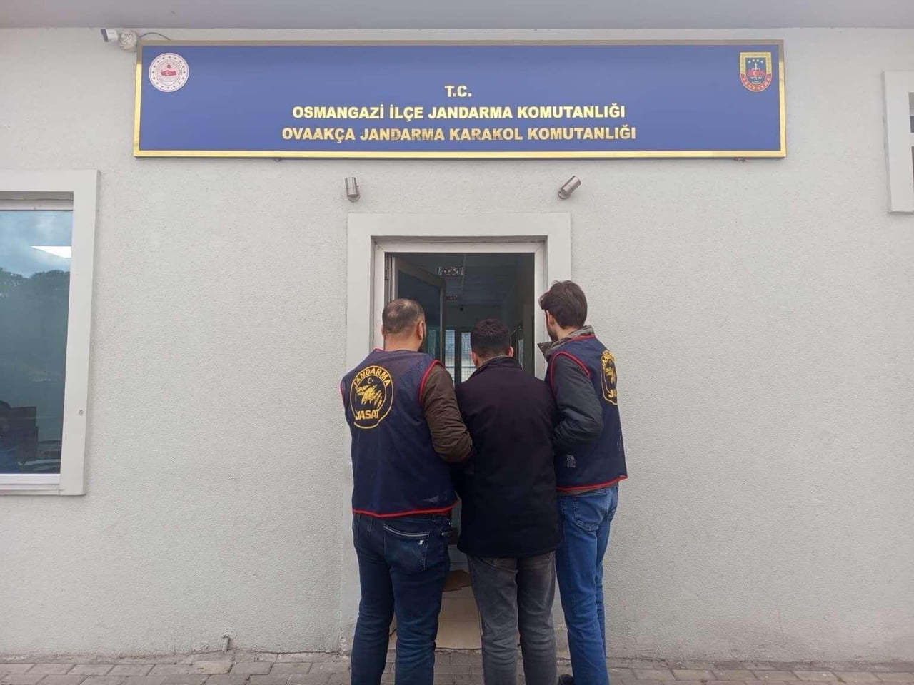 BURSA İLİ GENELİNDE ARANAN ŞAHISLARIN YAKALANMASINA YÖNELİK İL JANDARMA KOMUTANLIĞI EKİPLERİNCE...