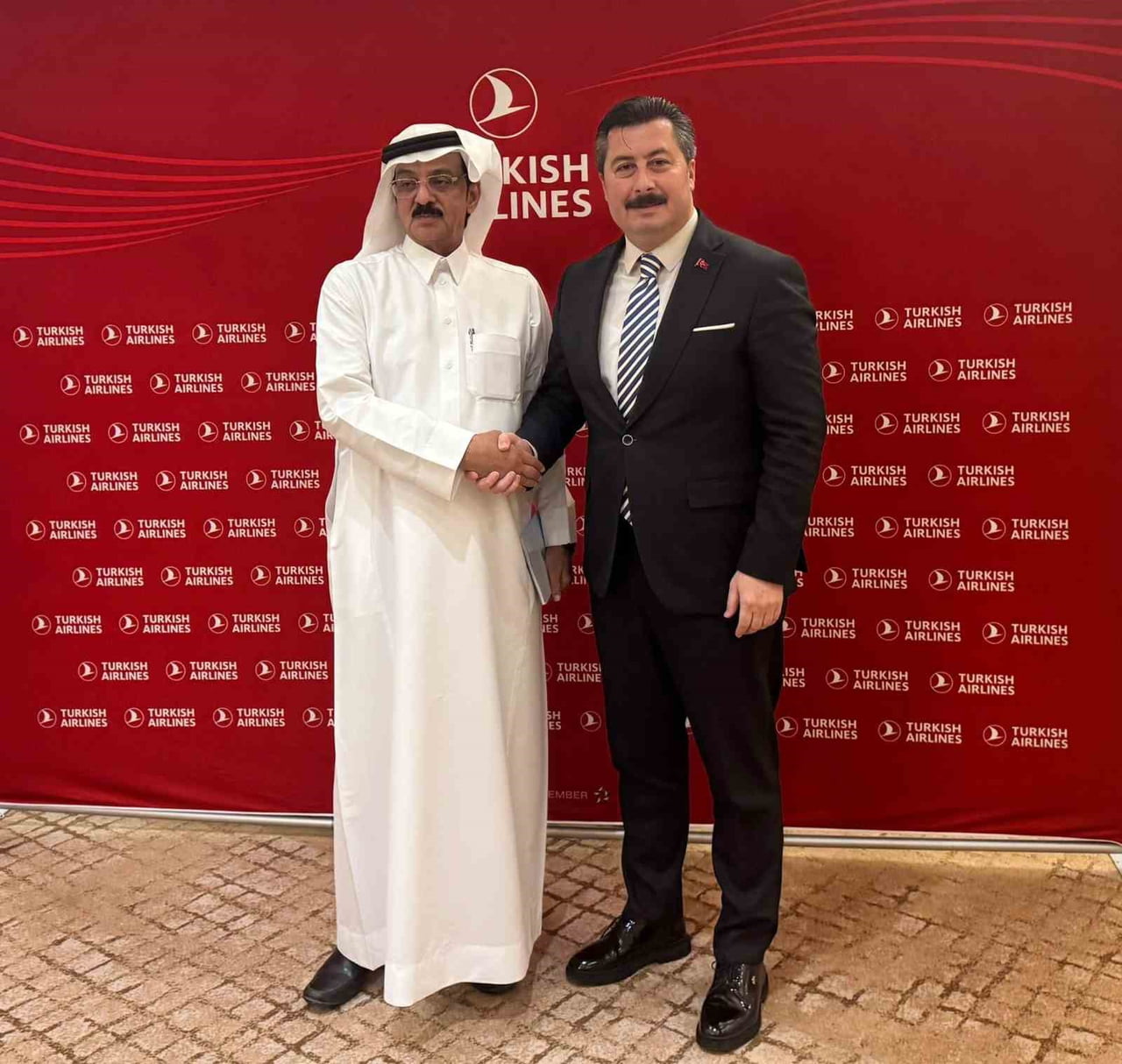 BURSA KÜLTÜR TURİZM VE TANITMA BİRLİĞİ ÜYESİ OLAN BURSALI BELEDİYE BAŞKANLARI ARABİSTANA GİTTİ....