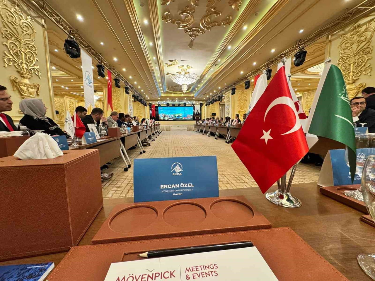 BURSA KÜLTÜR TURİZM VE TANITMA BİRLİĞİ ÜYESİ OLAN BURSALI BELEDİYE BAŞKANLARI ARABİSTANA GİTTİ....