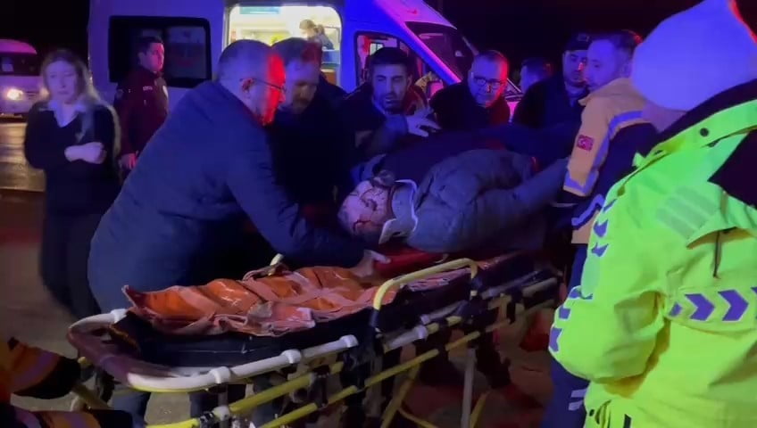 BURSA’NIN KESTEL İLÇESİNDE İKİ OTOMOBİLİN ÇARPIŞMASI SONUCU MEYDANA GELEN TRAFİK KAZASINDA 4 KİŞİ...