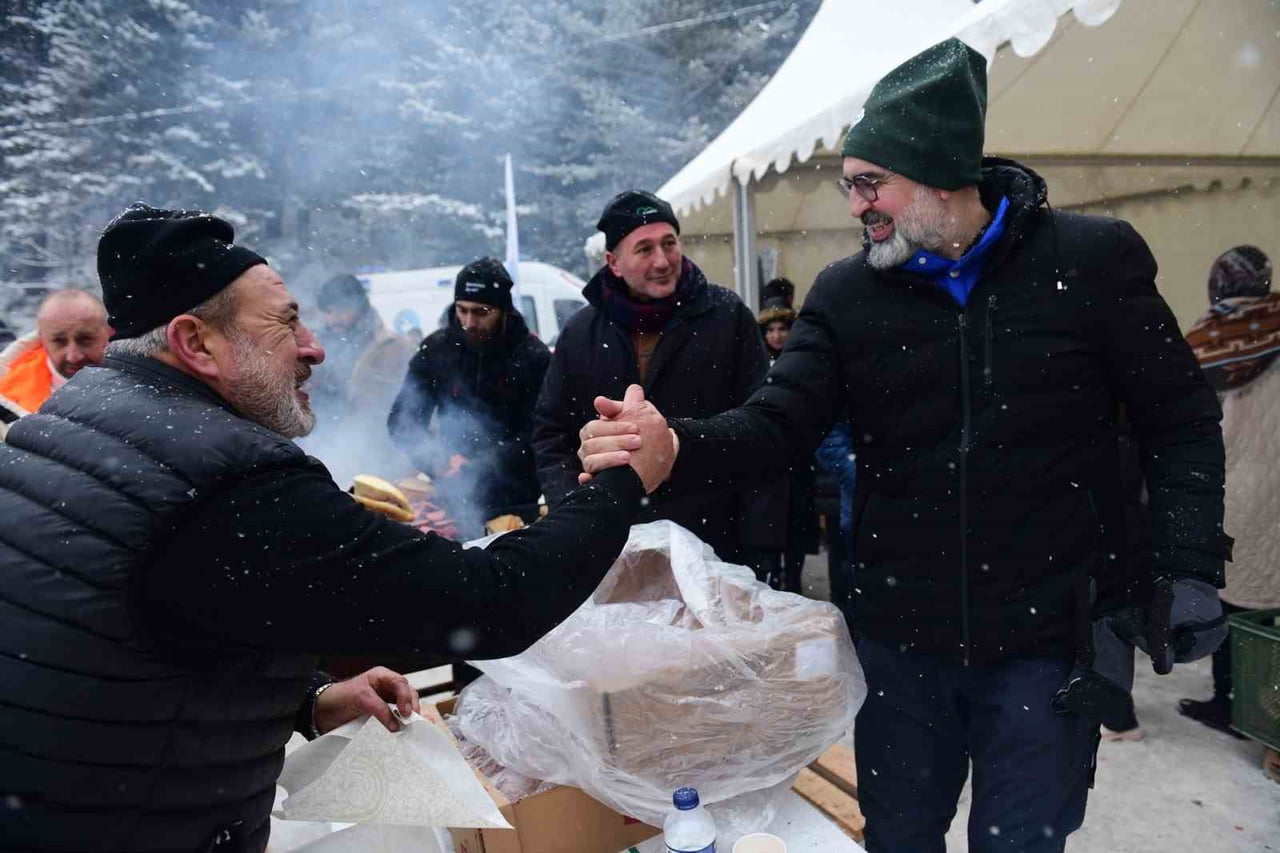 BURSA’NIN KESTEL İLÇESİNDE, YARIYIL TATİLİNE GİREN ÇOCUKLAR İÇİN BU YIL İLK KEZ ALAÇAM KAR...