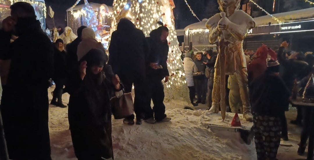 BURSA’NIN KIŞ TURİZM MERKEZİ ULUDAĞ’DA YILBAŞI KUTLAMALARI RENKLİ GÖRÜNTÜLERE SAHNE OLDU. EĞLENCE...