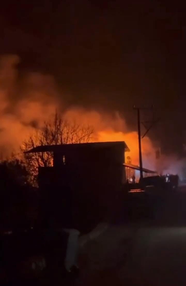 BURSA’NIN ORHANELİ İLÇESİNE BAĞLI SÜLEYMANBEY KÖYÜ’NDE ÇIKAN EV YANGININDA, İŞÇİDER GENEL BAŞKAN...