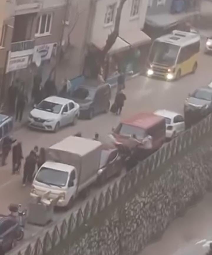 BURSA’NIN OSMANGAZİ İLÇESİNDE BULUNAN KANALBOYU CADDESİ ÜZERİNDE, NEDENİ HENÜZ BELİRLENEMEYEN BİR...