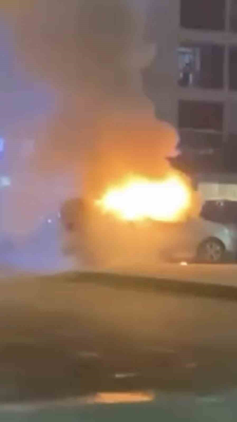 BURSA’NIN OSMANGAZİ İLÇESİNE BAĞLI SOĞANLI MAHALLESİ’NDE AKŞAM SAATLERİNDE PARK HALİNDEKİ BİR...