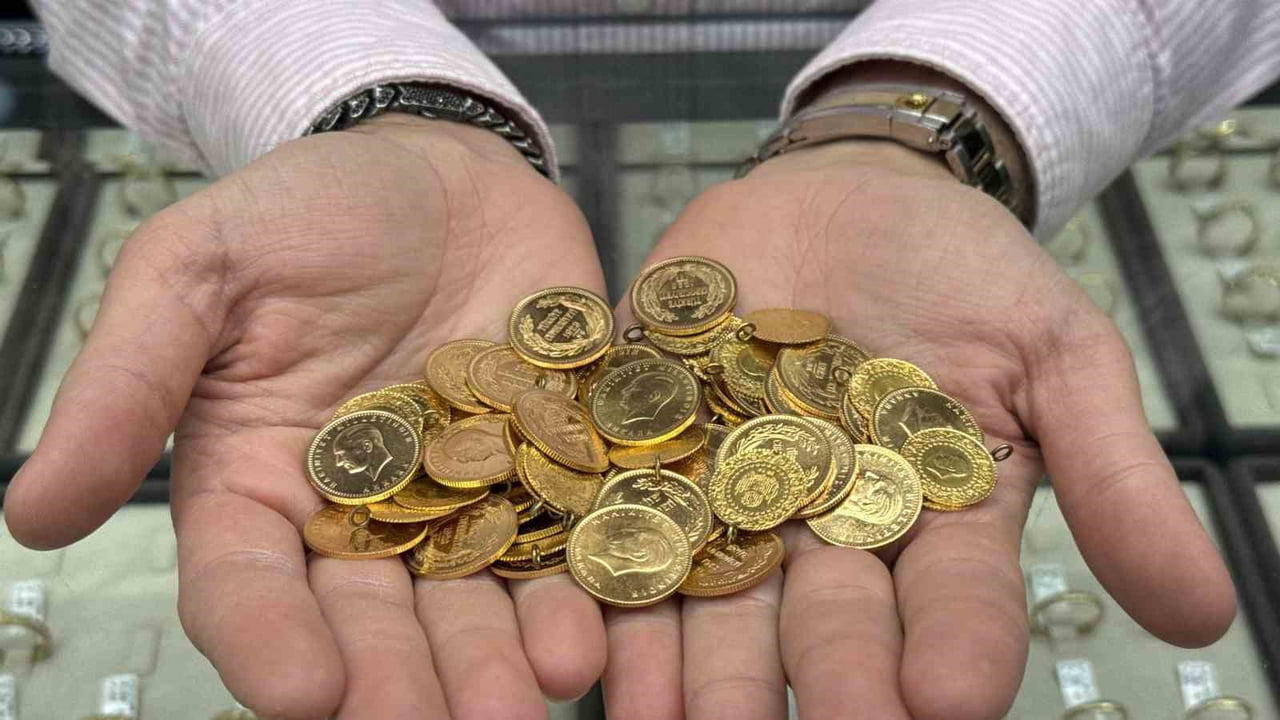 BURSA’NIN YILDIRIM İLÇESİ ERİKLİ MAHALLESİ’NDE YAKLAŞIK 20 YILDIR KUYUMCULUK YAPAN EMİR YASİN...