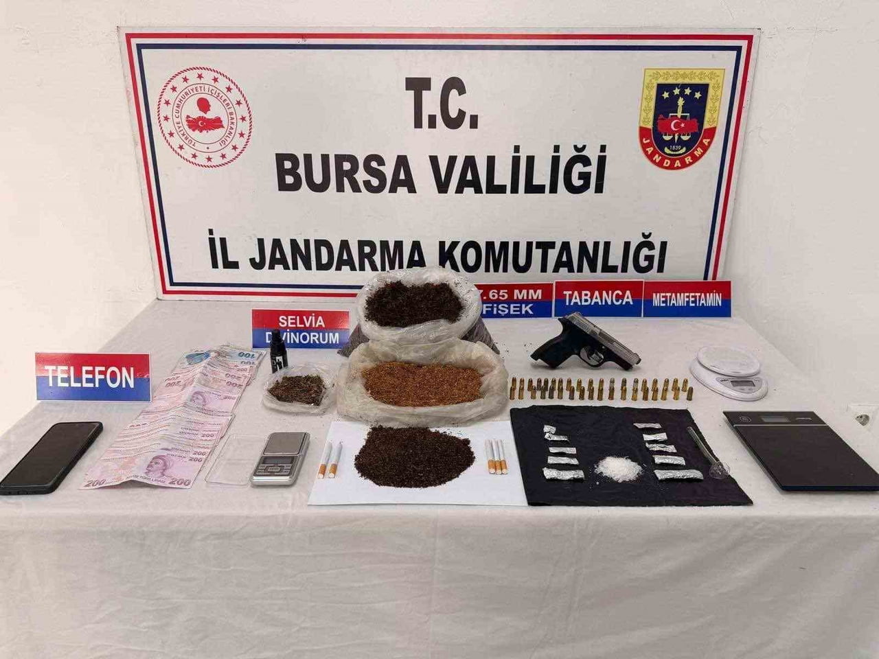 BURSA’NIN YILDIRIM İLÇESİNDE JANDARMA EKİPLERİNCE DÜZENLENEN OPERASYONDA, ÇOK MİKTARDA UYUŞTURUCU...