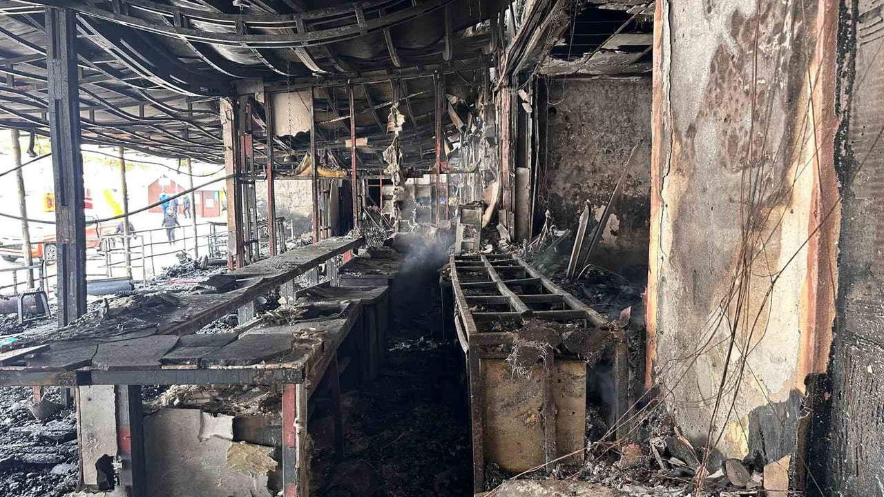 BURSA ULUDAĞ'DA MİLLİ SPORCU BERKİN USTA (25) İLE KAYAK HOCASI BABASI YAHYA USTA (57) VE ANNESİ...