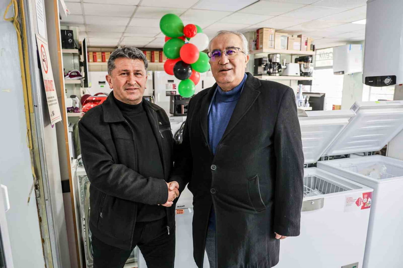 ÇAMELİ BELEDİYE BAŞKANI CENGİZ ARSLAN, ÇAMELİ’DE FAALİYET GÖSTEREN ESNAFLARI ZİYARET ETTİ. ZİYARET...