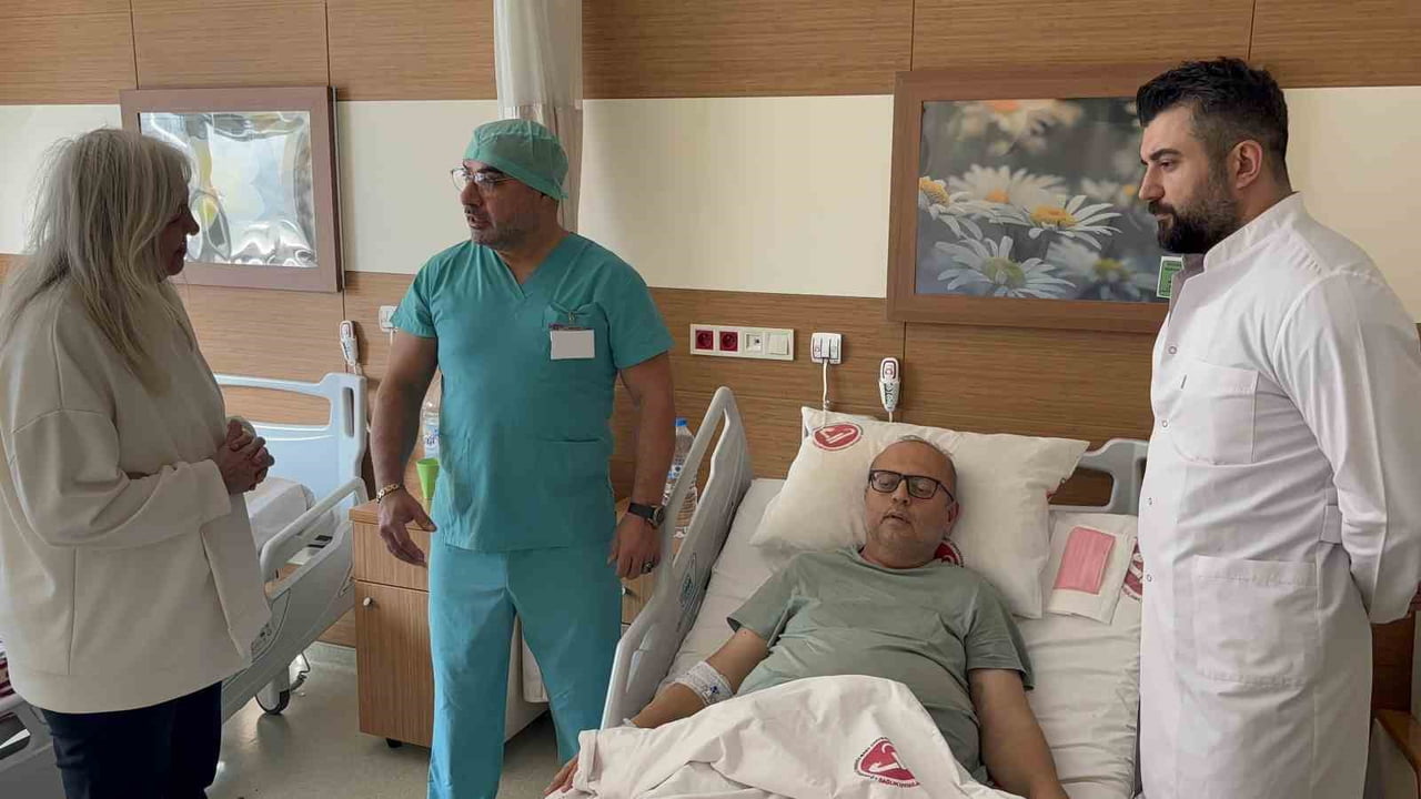 ÇANAKKALE'DE 55 YAŞINDAKİ DEVRİM GÜNGÖR TURAN, ANNESİ SEMİHA SEMA SEÇKİN BÖBREĞİNİ BAĞIŞLAMASIYLA...