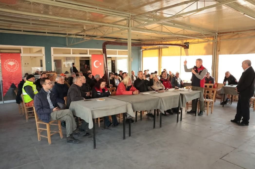 ÇANAKKALE'DE İKLİM DEĞİŞİKLİĞİNİN ETKİLERİNİ AZALTMAK İÇİN ÜRETİCİLERE 'TARLA BİTKİLERİNDE...