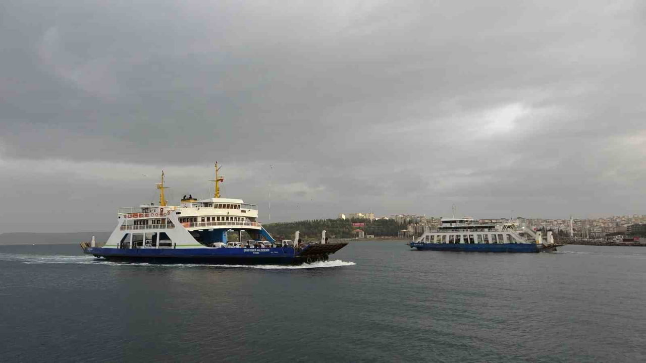 ÇANAKKALE'NİN KUZEY EGE DENİZİ'NDEKİ BOZCAADA İLÇESİNDE BUGÜN YAPILMASI PLANLANAN TÜM FERİBOT...