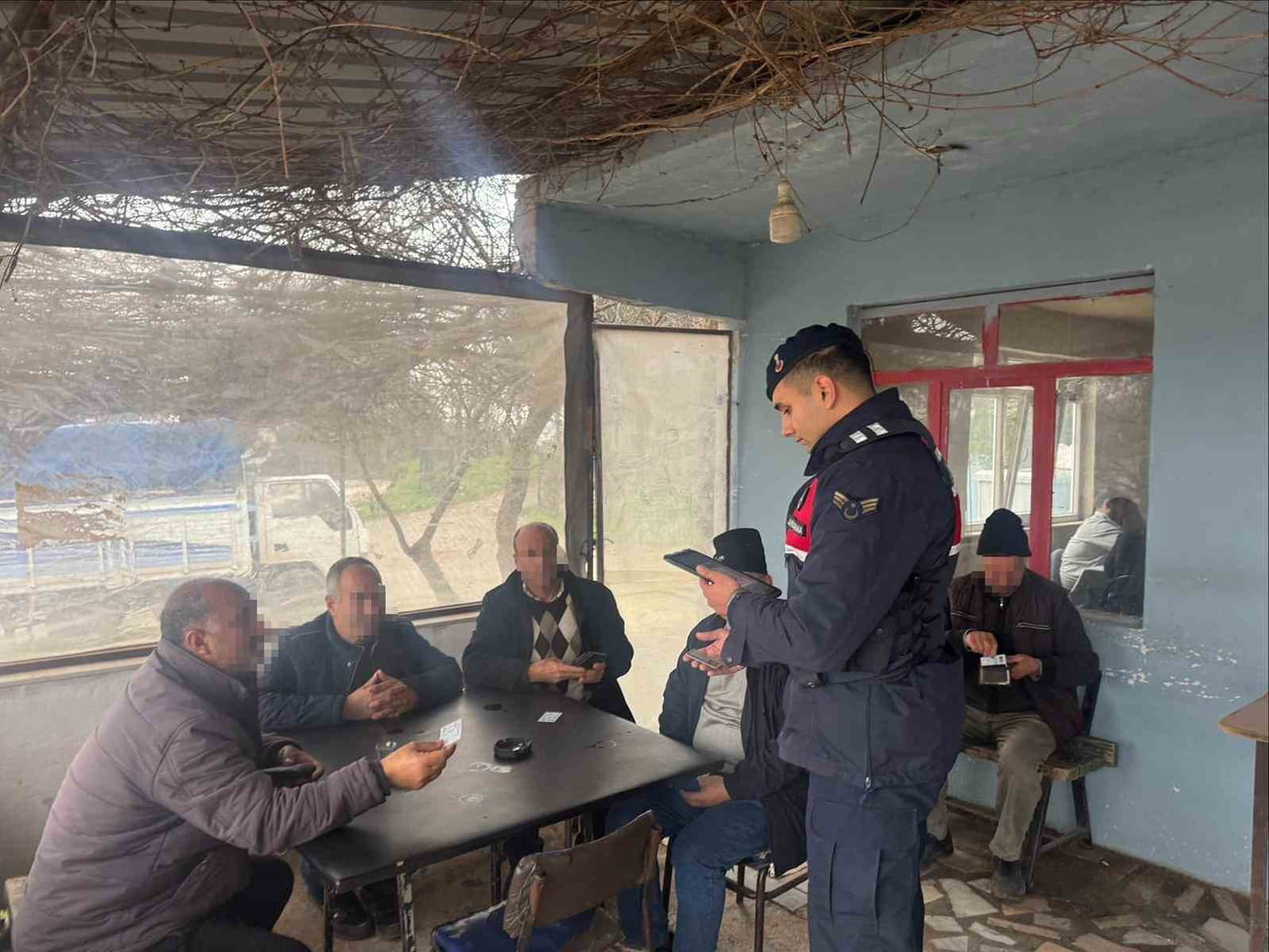 ÇANAKKALE’DE JANDARMA EKİPLERİNCE ‘HUZURLU SOKAKLAR GÜVEN VE HUZUR UYGULAMASI’ GERÇEKLEŞTİRİLDİ....