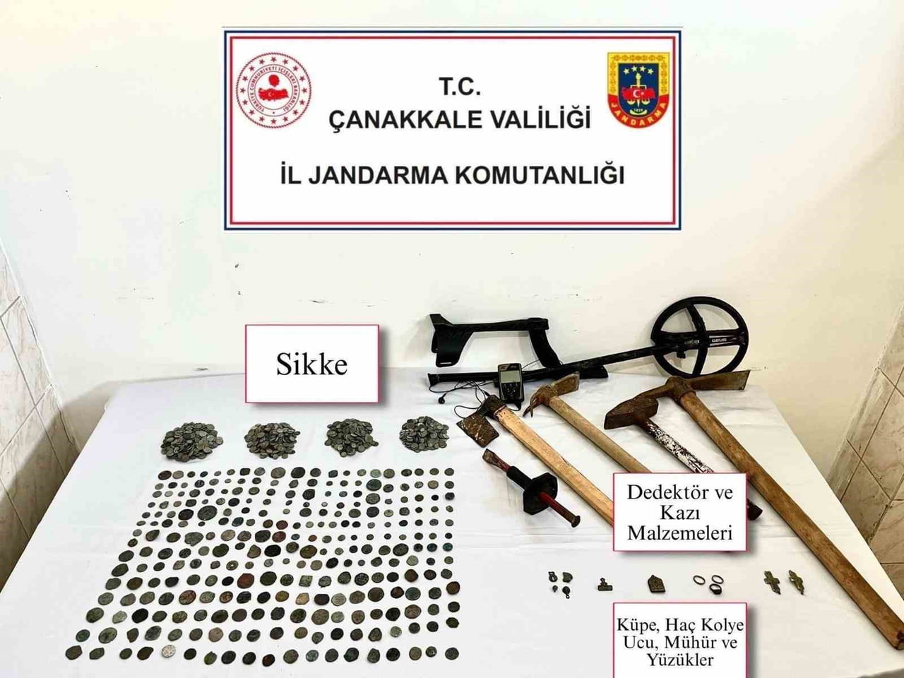 ÇANAKKALE’DE JANDARMA TARAFINDAN DÜZENLENEN TARİHİ ESER KAÇAKÇILIĞI OPERASYONUNDA 1288 ADET...