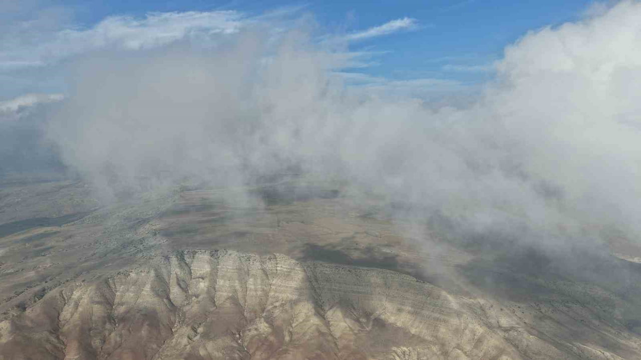 ÇANKIRI’DA OLUŞAN SİS DENİZİ ORTAYA KARTPOSTALLIK MANZARALAR ÇIKARDI. KENTİN ÜZERİNİ KAPLAYAN SİS...