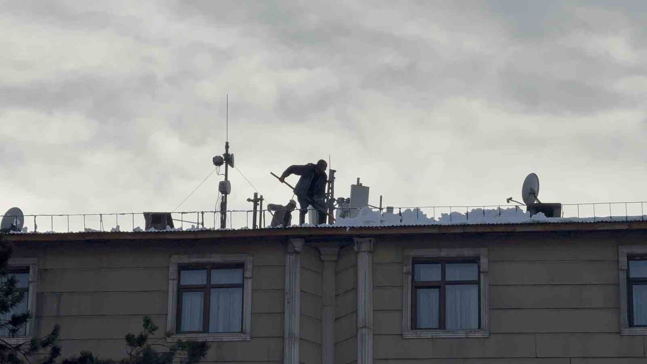 ÇATILAR BÖYLE TEMİZLENİYOR