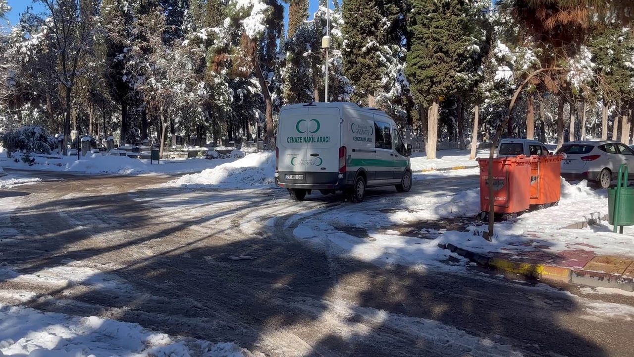CENAZE, GAZİANTEP ADLİ TIP KURUMU'NDA TAMAMLANAN İŞLEMLERİN ARDINDAN DEFNEDİLMEK ÜZERE YAKINLARINA...