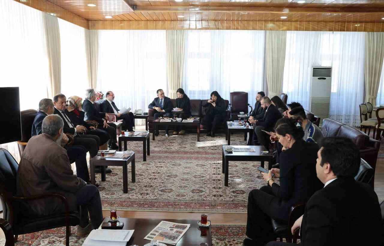 ÇİN HALK CUMHURİYETİ ANKARA BÜYÜKELÇİSİ JİANG XUEBİN VE BERABERİNDEKİ HEYET, ATATÜRK...