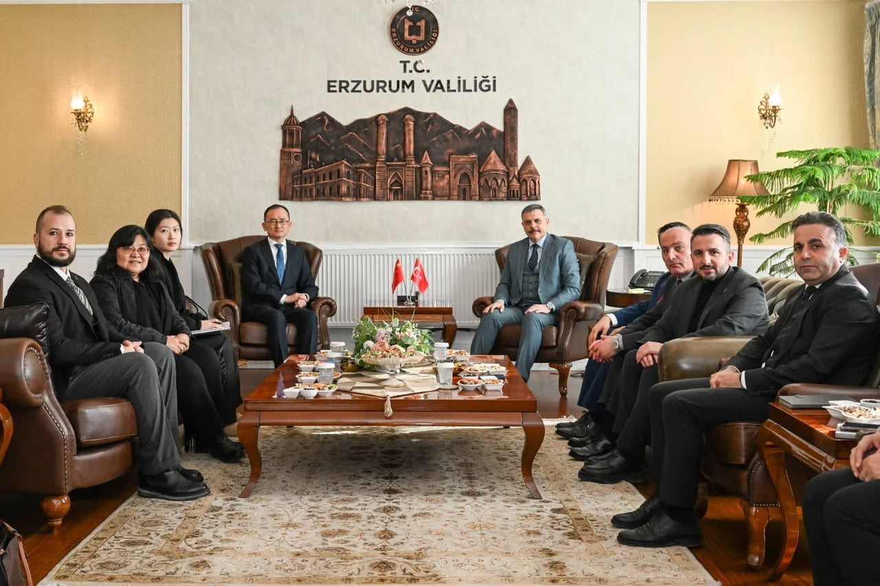 ÇİN HALK CUMHURİYETİ ANKARA BÜYÜKELÇİSİ SAYIN JİANG XUEBİN, ERZURUM VALİSİ MUSTAFA ÇİFTÇİ’Yİ...