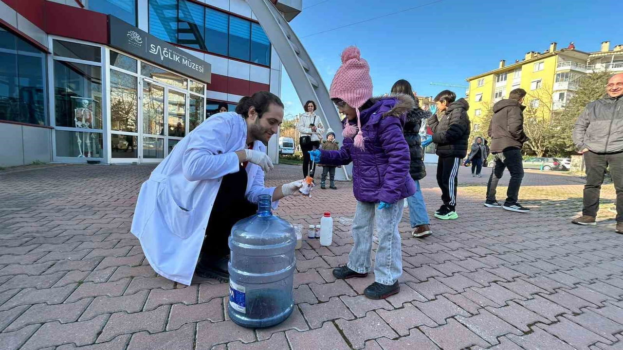 ÇOCUKLARIN YOĞUN İLGİ GÖSTERDİĞİ ATÖLYELER, 30 OCAK'A KADAR DEVAM EDECEK.