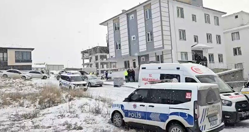 ÇORUM'DA KENDİLERİNDEN HABER ALINAMAYAN YAŞLI ÇİFT, YAKINLARI TARAFINDAN EVLERİNDE SİLAHLA...