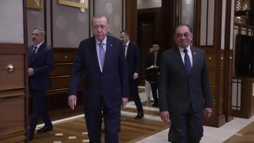 Cumhurbaşkanı Erdoğan, Malezya Başbakanı Enver İbrahim ile başbaşa görüşme...