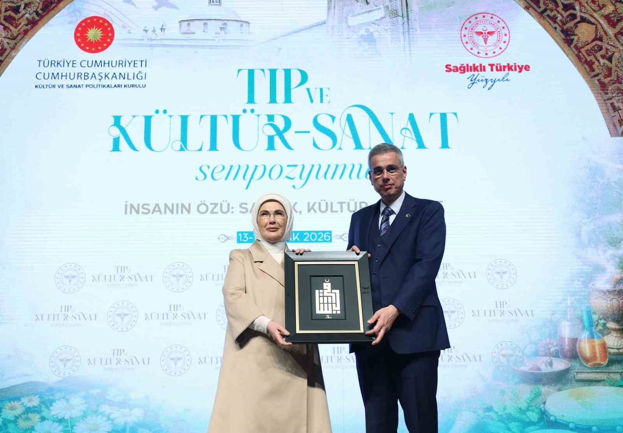 CUMHURBAŞKANI RECEP TAYYİP ERDOĞAN'IN EŞİ EMİNE ERDOĞAN, "TEKNOLOJİNİN SUNDUĞU İMKANLARI, İNSANİ...