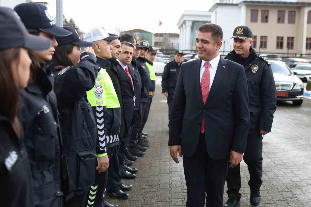 CUMHURBAŞKANLIĞI KARARNAMESİ İLE VALİ-MÜLKİYE BAŞMÜFETTİŞLİĞİ GÖREVİNE ATANAN DÜZCE VALİSİ SELÇUK...