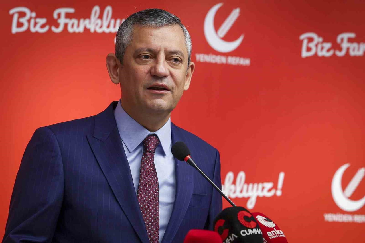 CUMHURİYET HALK PARTİSİ (CHP) GENEL BAŞKANI ÖZGÜR ÖZEL, YENİDEN REFAH PARTİSİ GENEL BAŞKANI FATİH...