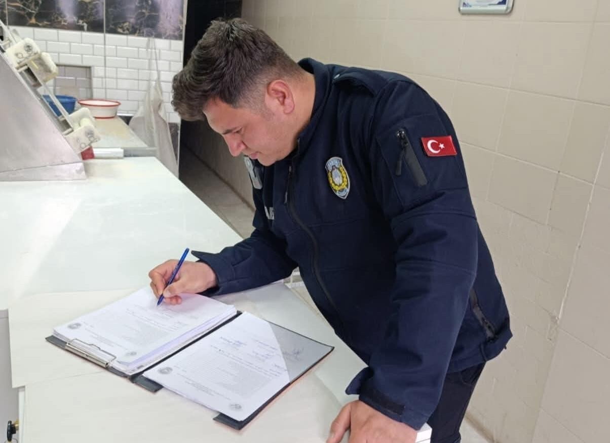 DARENDE’DE ZABITA EKİPLERİNDEN İLÇE GENELİNDE DENETİM