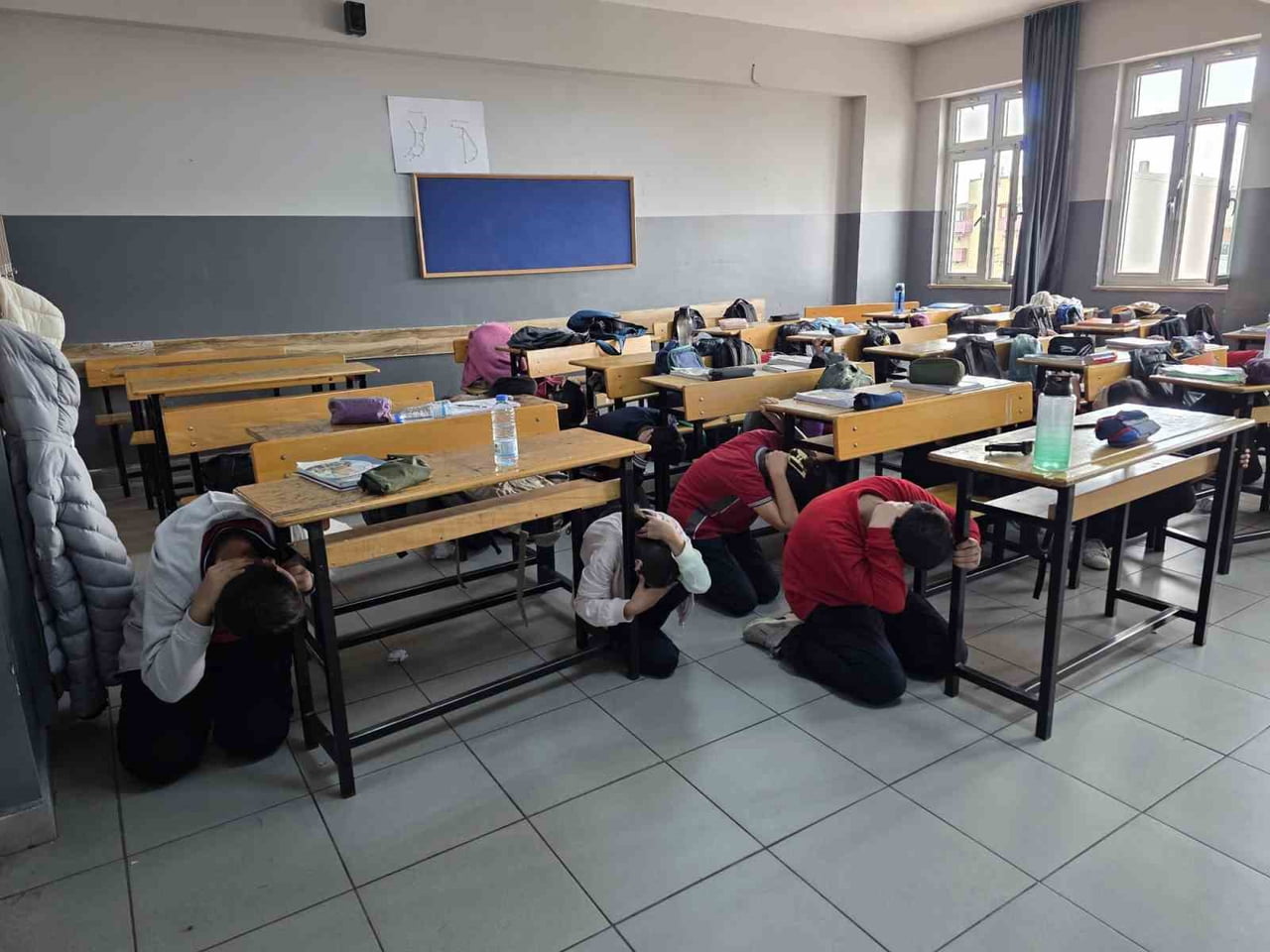 DARICA'DA 2025 YILINDA 37 BİN ÖĞRENCİYE AFET FARKINDALIK EĞİTİMİ VERİLDİ.