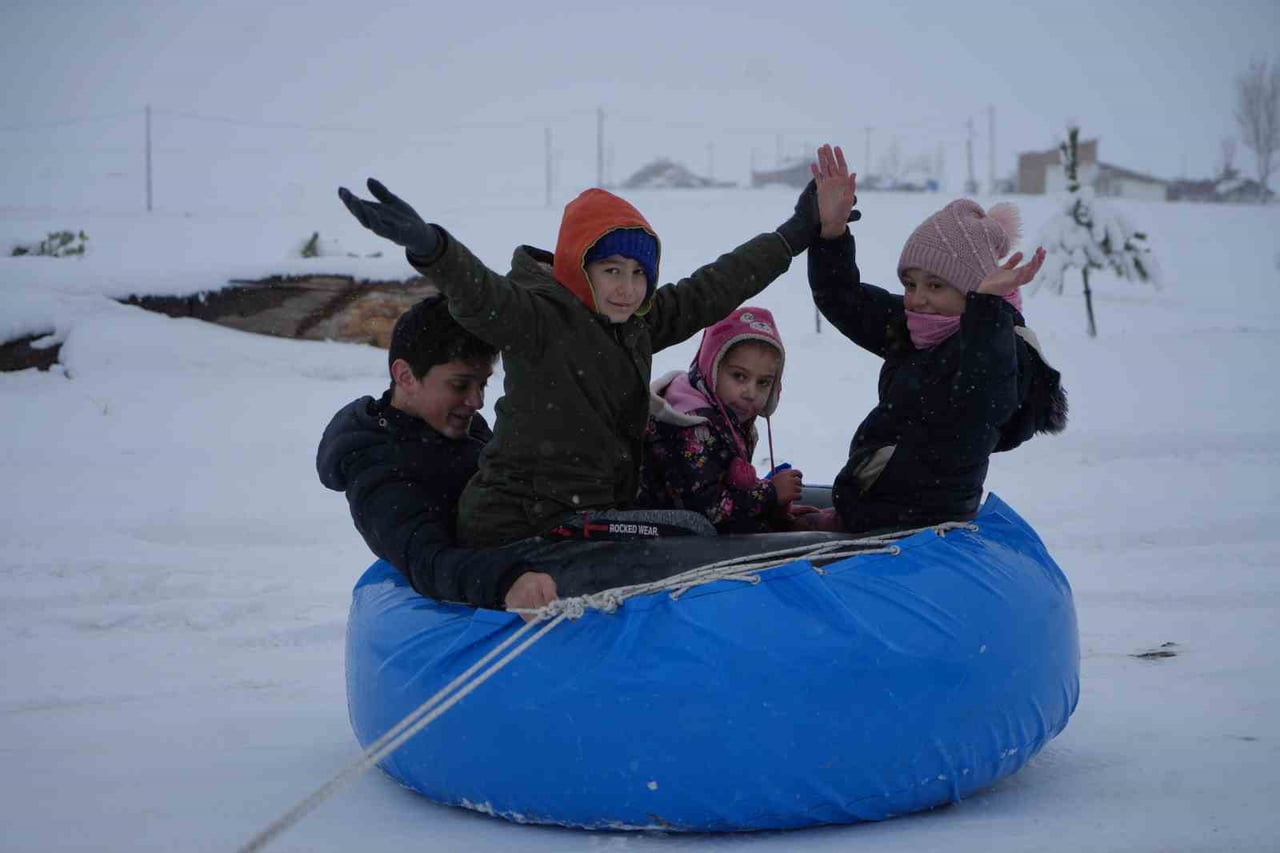 DEMİRÖZÜ’NDE EĞİTİME KAR ENGELİ