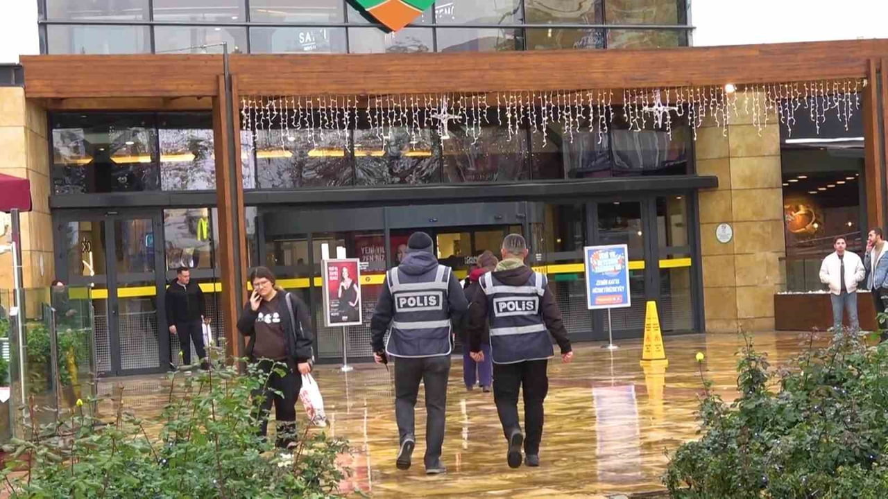 DENİZLİ EMNİYET MÜDÜRLÜĞÜ YILBAŞI GECESİ YAPILAN DENETİMLERE İLİŞKİN BİLGİLENDİRME YAPTI. 162...