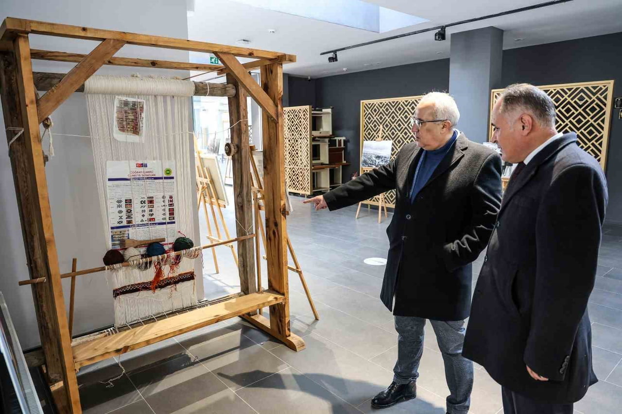 DENİZLİ İL KÜLTÜR VE TURİZM MÜDÜRÜ ADEM ÖZEL VE BERABERİNDEKİ HEYET, ÇAMELİ BELEDİYE BAŞKANI...