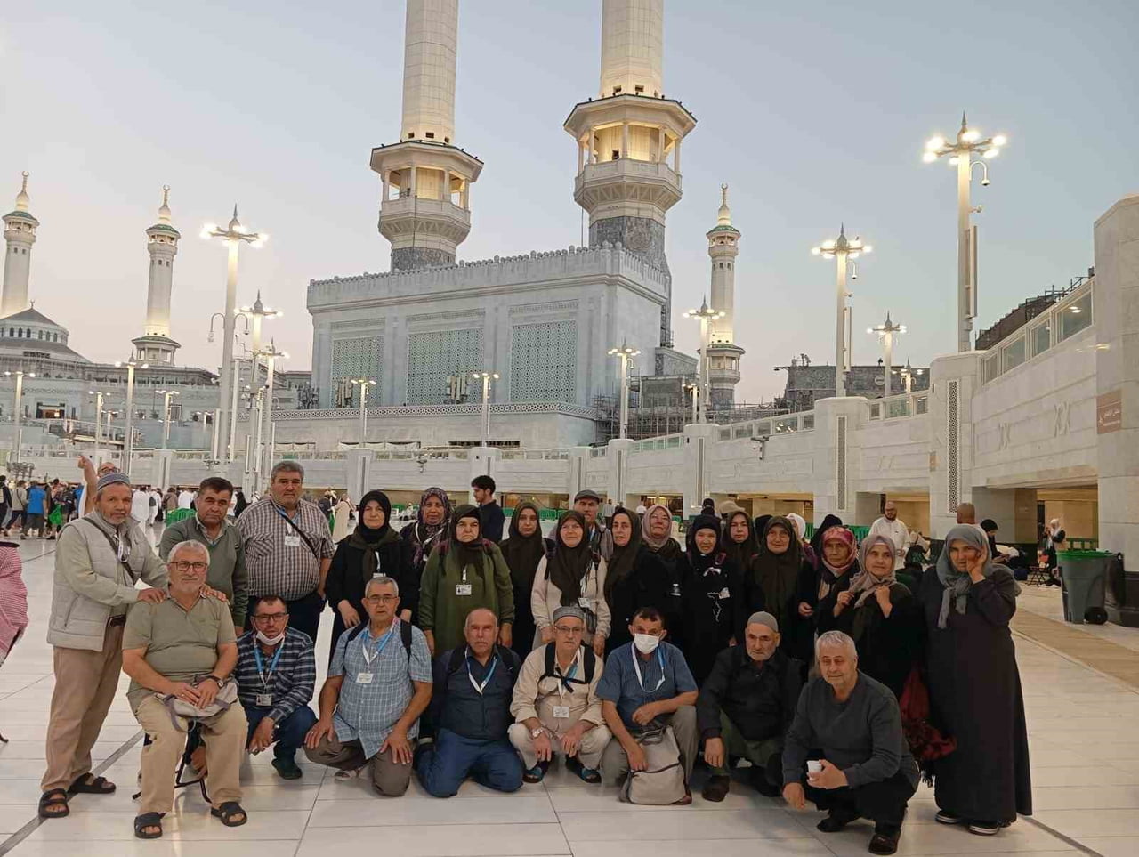 DENİZLİ İL MÜFTÜLÜĞÜ ORGANİZASYONUYLA KUTSAL TOPRAKLARA GİDEN 43 KİŞİLİK UMRE KAFİLESİ, MEKKE’DEKİ...