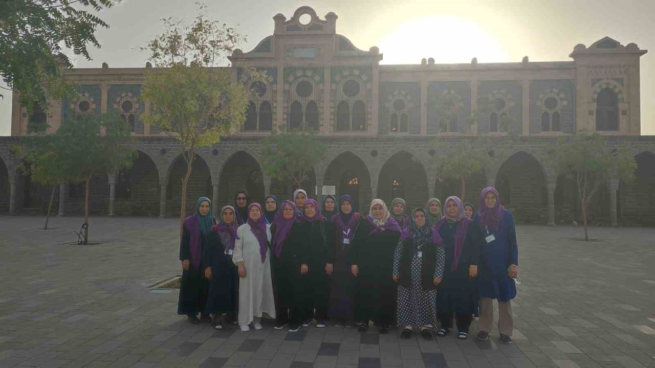 DENİZLİ İL MÜFTÜLÜĞÜ UMRE ORGANİZASYONUYLA KUTSAL TOPRAKLARA GİDEN KAFİLE MEDİNE’DEKİ İÇ ZİYARET...