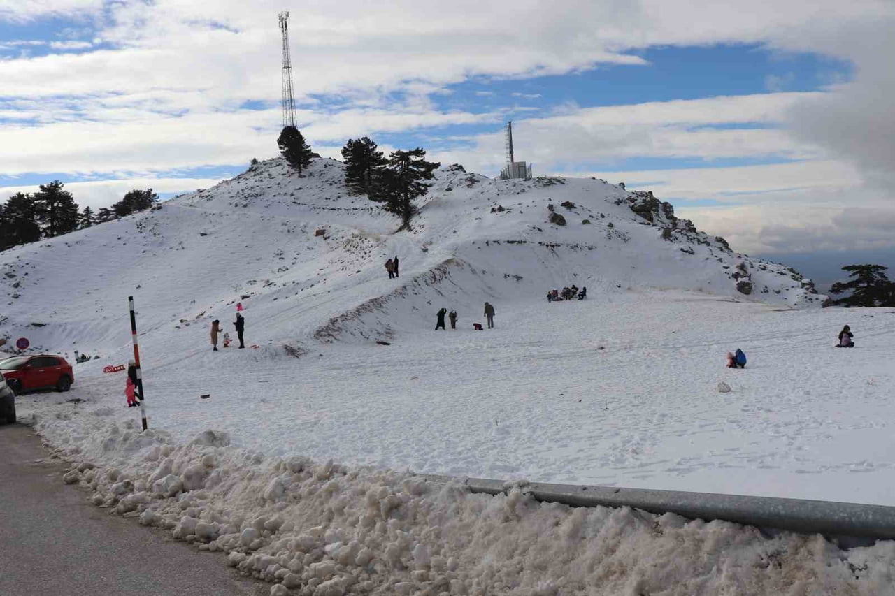 DENİZLİ NİKFER KAYAK MERKEZİ, YETERLİ KAR YAĞIŞININ OLMAMASI NEDENİYLE HENÜZ SEZONU AÇAMADI. KAYAK...
