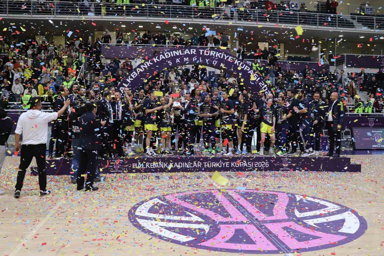 DENİZLİ PAMUKKALE ÜNİVERSİTESİ SPOR SALONU’NDA OYNANAN HALKBANK KADINLAR TÜRKİYE KUPASI FİNALİ’NDE...