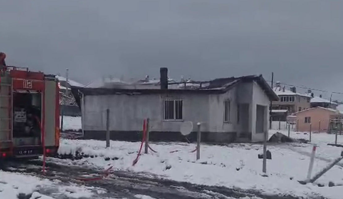 DERBENT KÖYÜNDE EV YANGINI