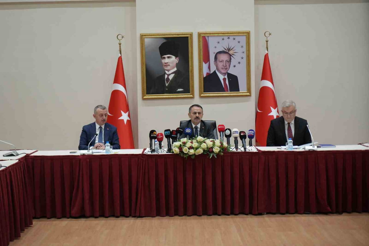 DERİNCE EĞİTİM VE ARAŞTIRMA HASTANESİ’NDE YAPILAN DEPREM PERFORMANS ANALİZLERİ SONRASI A, B VE B1...