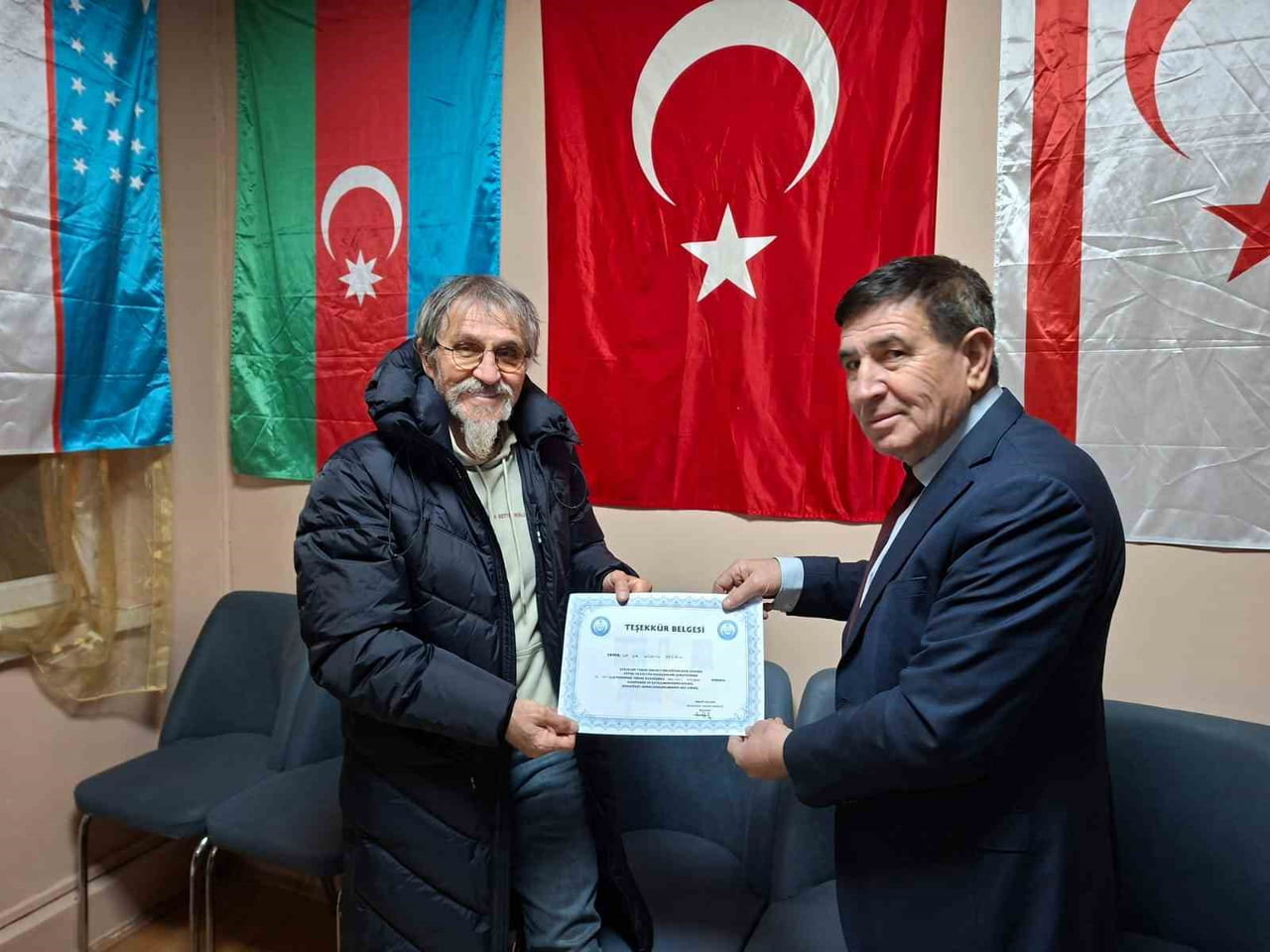 DERNEK BAŞKANI AHMET HIZLAN, PROGRAM SONRASI ESKİ DEVLET HASTANESİ BAŞHEKİMİ OPR. DR. HÜSEYİN...