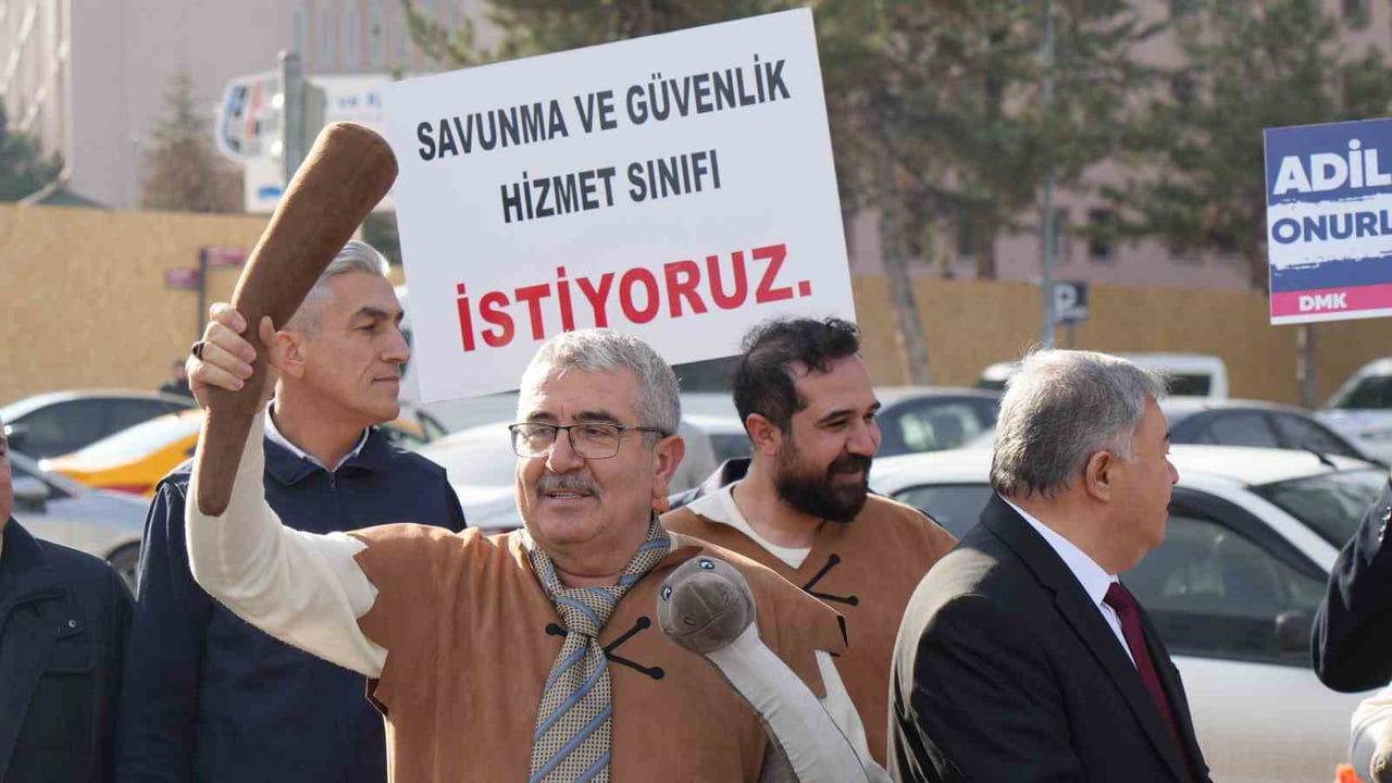 DEVLET MEMURLARI KONFEDERASYONU GENEL BAŞKANI OSMAN KAYA, "EN AZ YÜZDE 30 REFAH PAYI EKLENMEDEN...