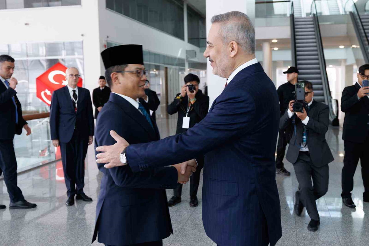 DIŞİŞLERİ BAKANI HAKAN FİDAN, ENDONEZYA DIŞİŞLERİ BAKANI SUGİONO İLE BİR ARAYA GELDİ.