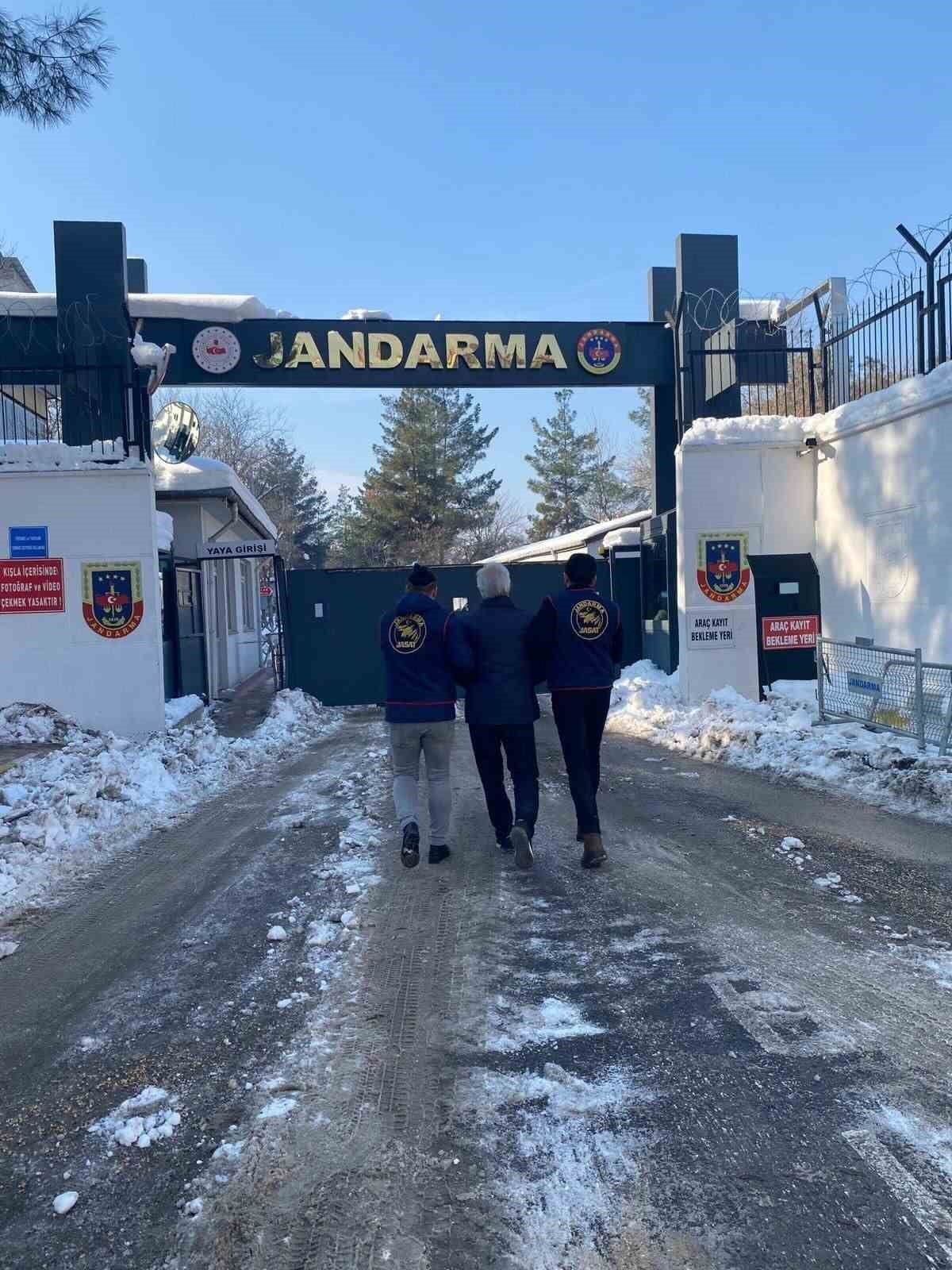 DİYARBAKIR'DA FARKLI SUÇLARDAN ARAMASI BULUNAN 140 KİŞİ, JASAT TARAFINDAN YAKALANARAK SEVK...