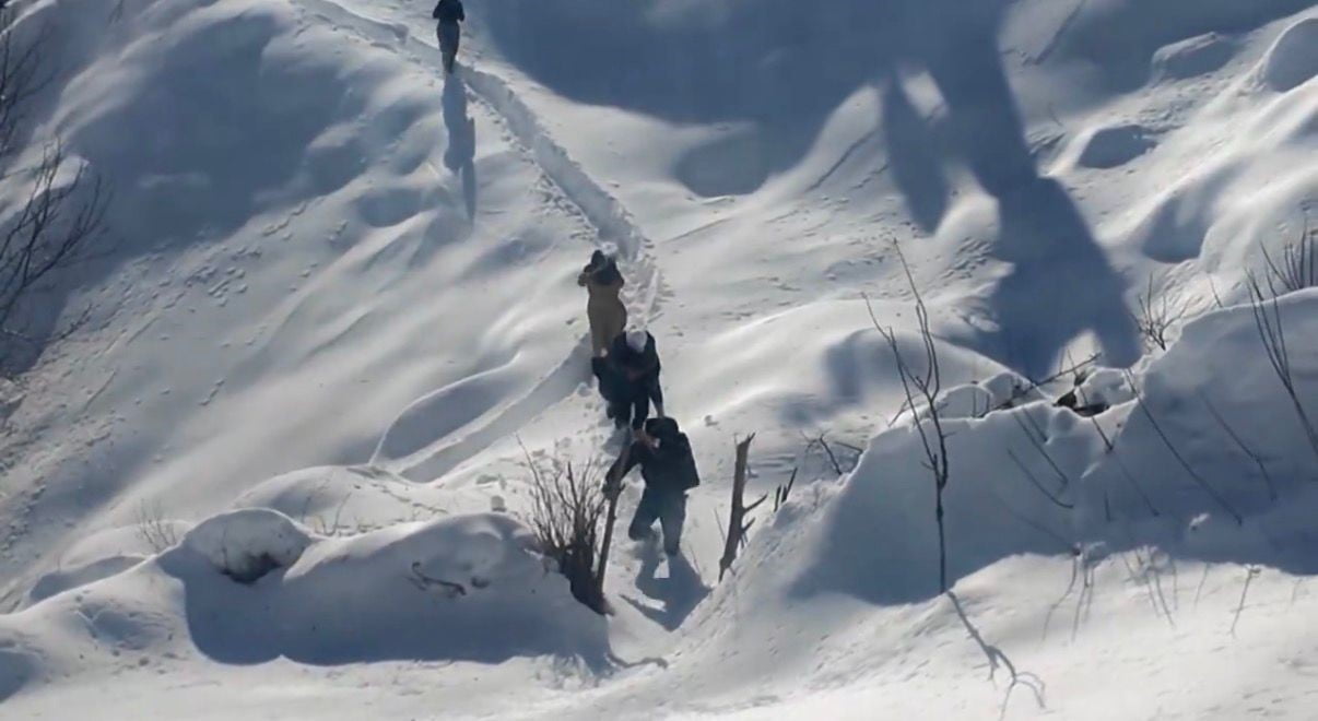 DİYARBAKIR'DA RAHATSIZLIĞI BULUNAN VATANDAŞ, JANDARMA HELİKOPTERİYLE HASTANEYE SEVK EDİLDİ